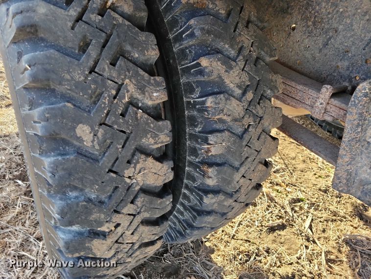 image for item EA2807 1979 IH S1700 grain truck