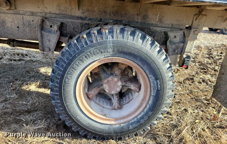 image for item EA2807 1979 IH S1700 grain truck