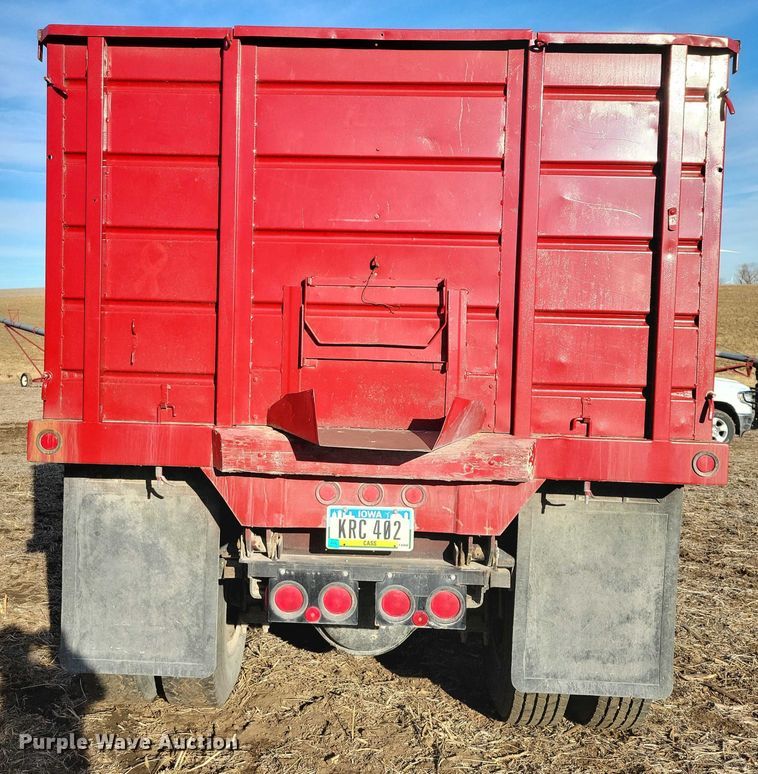 image for item EA2808 1989 IH S1900 grain truck