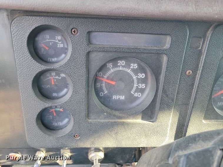 image for item EA2808 1989 IH S1900 grain truck