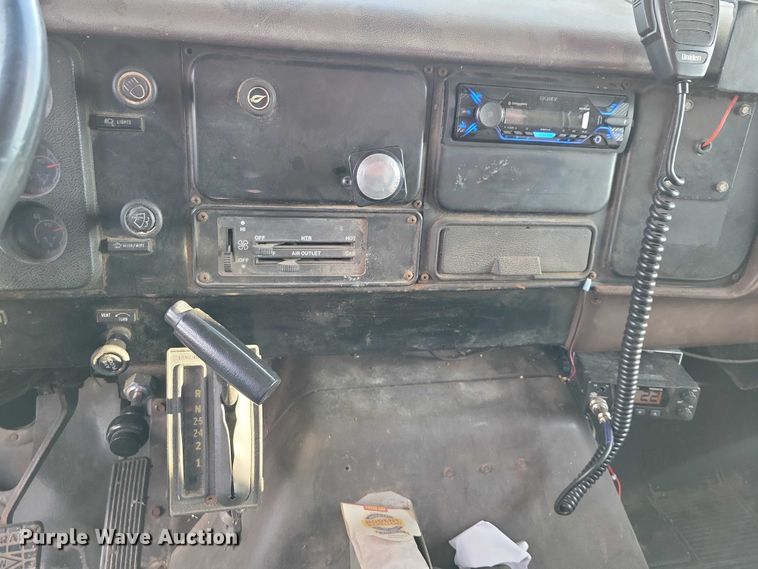 image for item EA2808 1989 IH S1900 grain truck