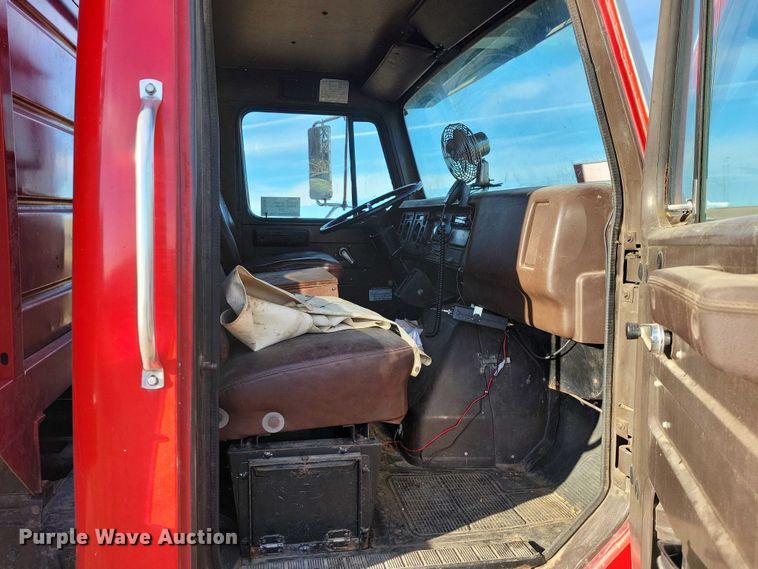 image for item EA2808 1989 IH S1900 grain truck