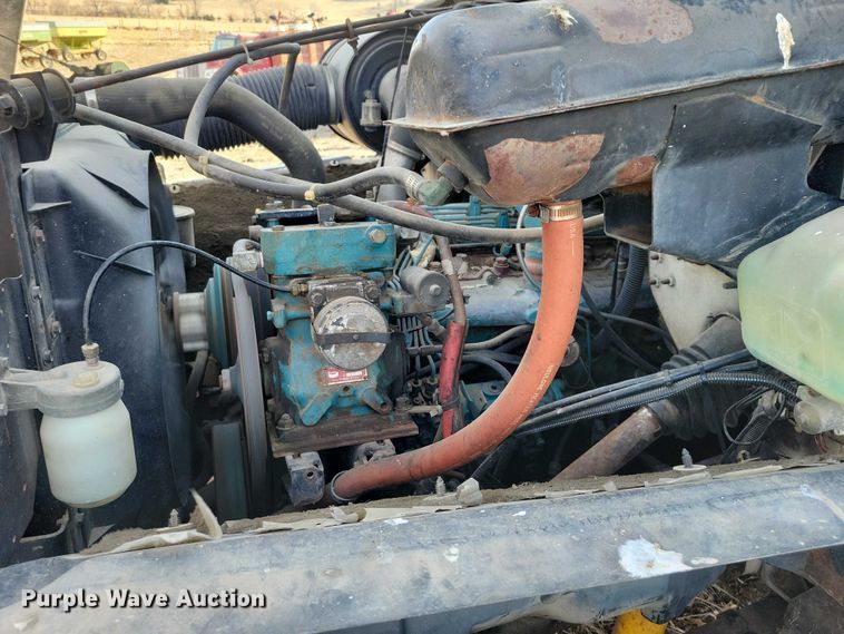 image for item EA2808 1989 IH S1900 grain truck