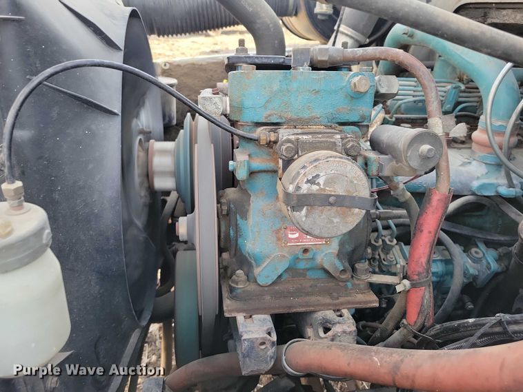 image for item EA2808 1989 IH S1900 grain truck