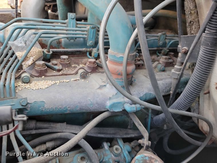 image for item EA2808 1989 IH S1900 grain truck