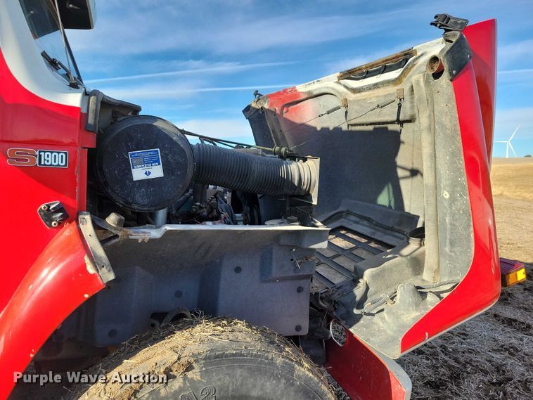 image for item EA2808 1989 IH S1900 grain truck