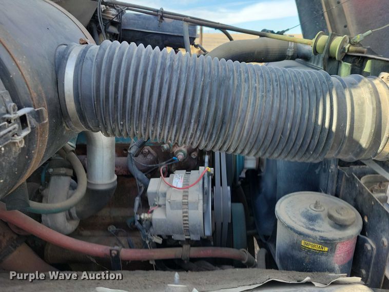 image for item EA2808 1989 IH S1900 grain truck