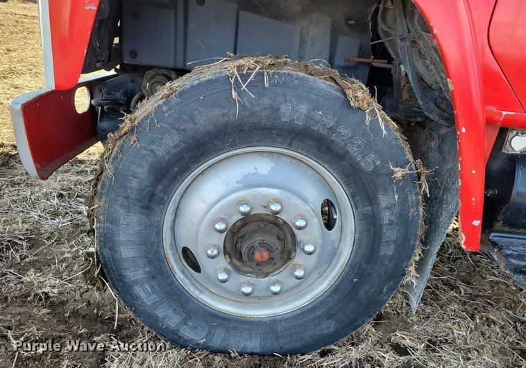 image for item EA2808 1989 IH S1900 grain truck