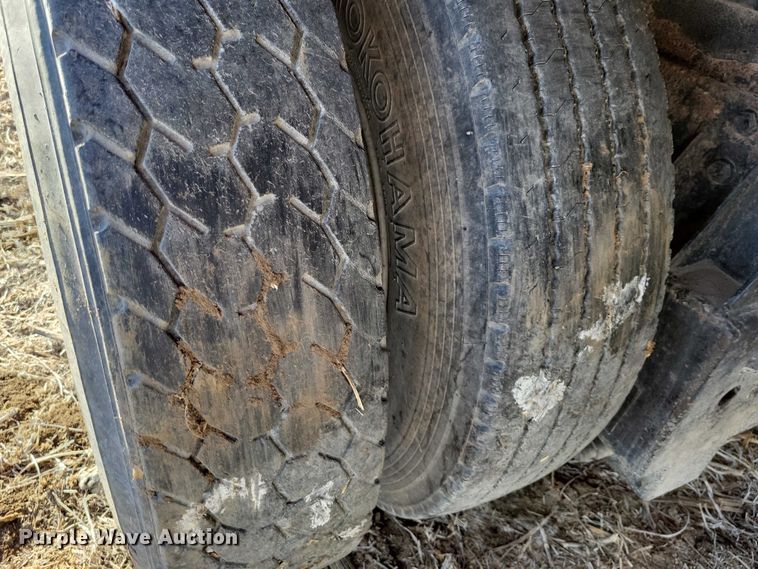 image for item EA2808 1989 IH S1900 grain truck