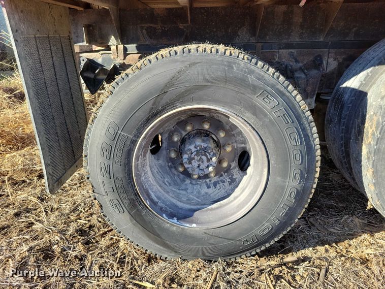 image for item EA2808 1989 IH S1900 grain truck