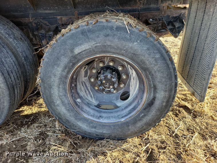 image for item EA2808 1989 IH S1900 grain truck