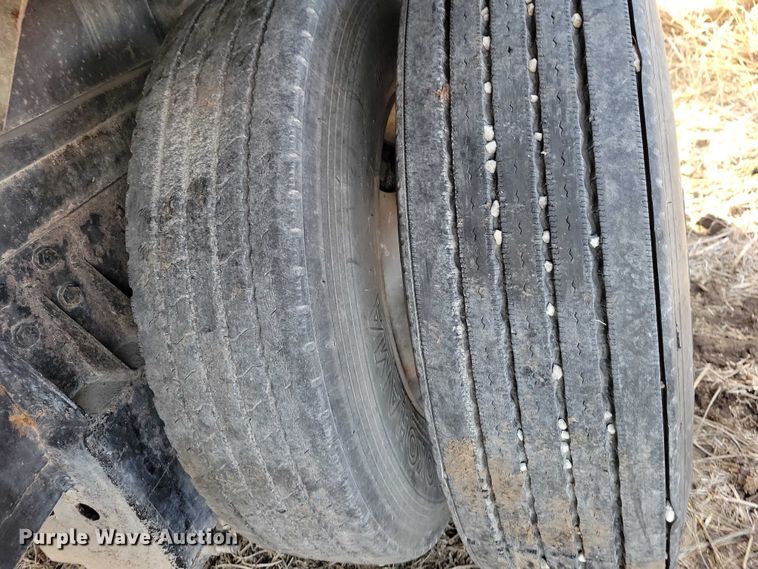 image for item EA2808 1989 IH S1900 grain truck