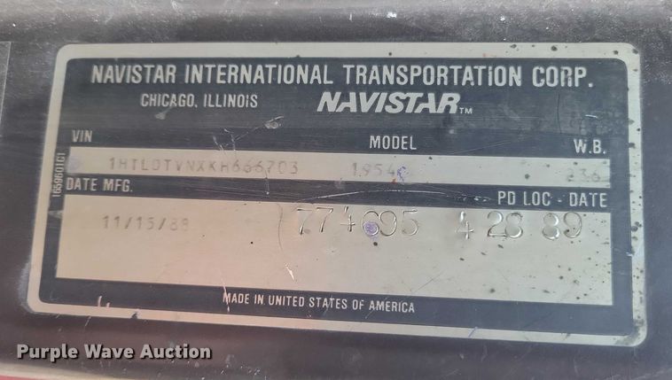 image for item EA2808 1989 IH S1900 grain truck