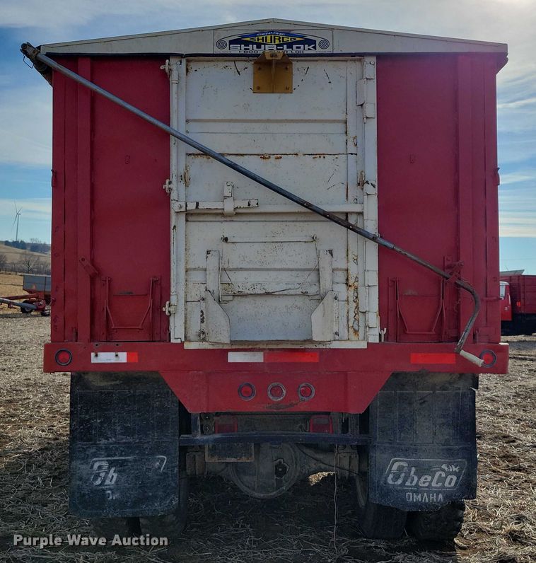 image for item EA2809 1975 Ford 750 grain truck