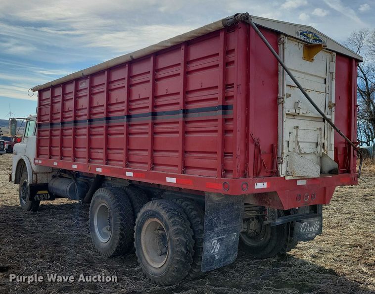 image for item EA2809 1975 Ford 750 grain truck