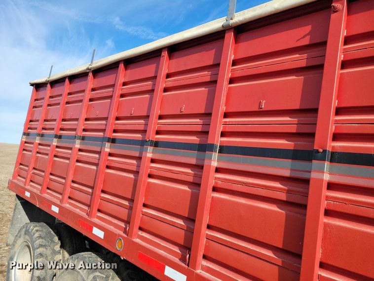 image for item EA2809 1975 Ford 750 grain truck