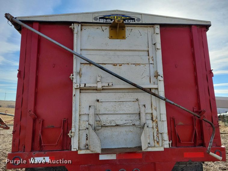 image for item EA2809 1975 Ford 750 grain truck