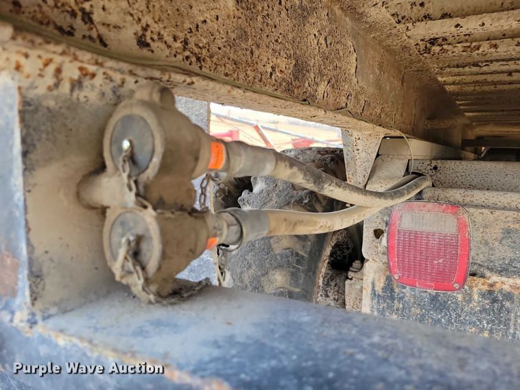 image for item EA2809 1975 Ford 750 grain truck