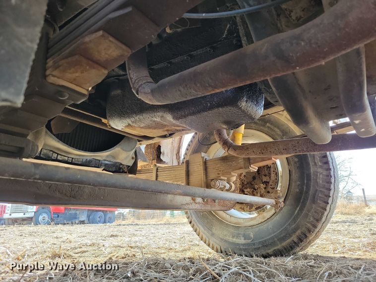 image for item EA2809 1975 Ford 750 grain truck