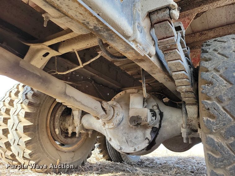 image for item EA2809 1975 Ford 750 grain truck