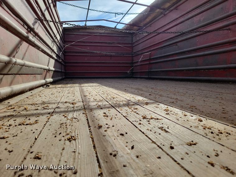 image for item EA2809 1975 Ford 750 grain truck