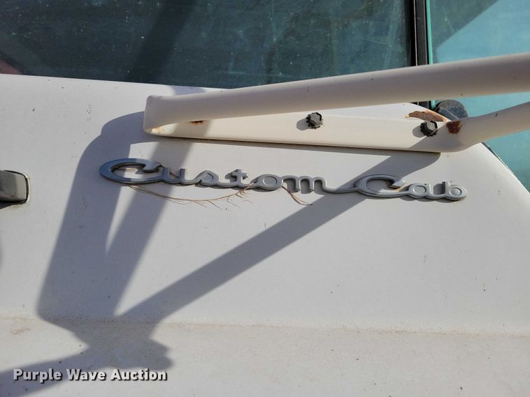 image for item EA2809 1975 Ford 750 grain truck