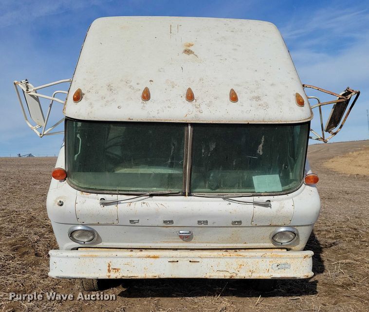 image for item EA2809 1975 Ford 750 grain truck