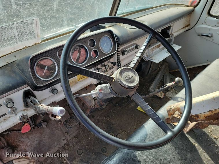 image for item EA2809 1975 Ford 750 grain truck