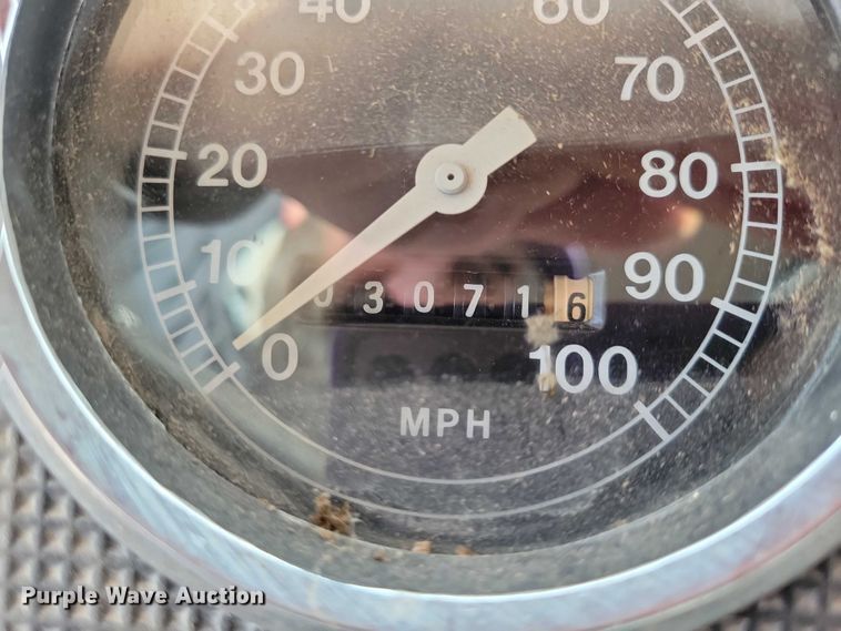 image for item EA2809 1975 Ford 750 grain truck