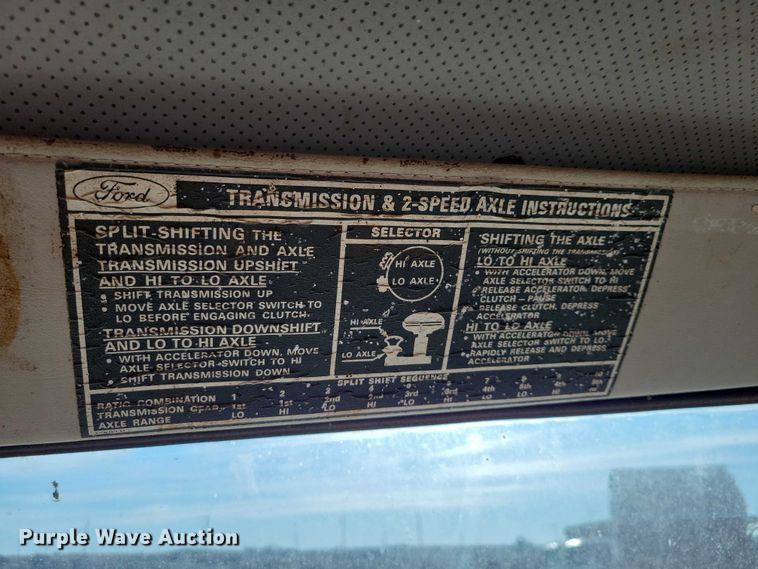 image for item EA2809 1975 Ford 750 grain truck