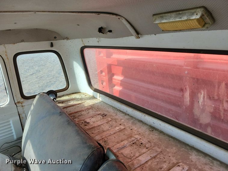 image for item EA2809 1975 Ford 750 grain truck