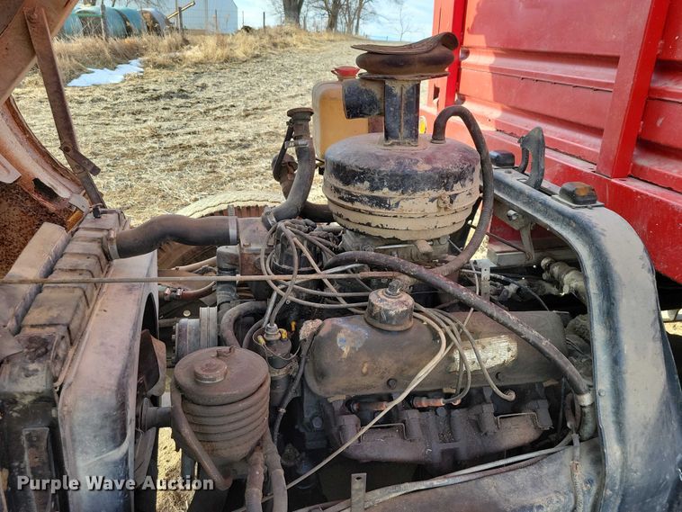 image for item EA2809 1975 Ford 750 grain truck