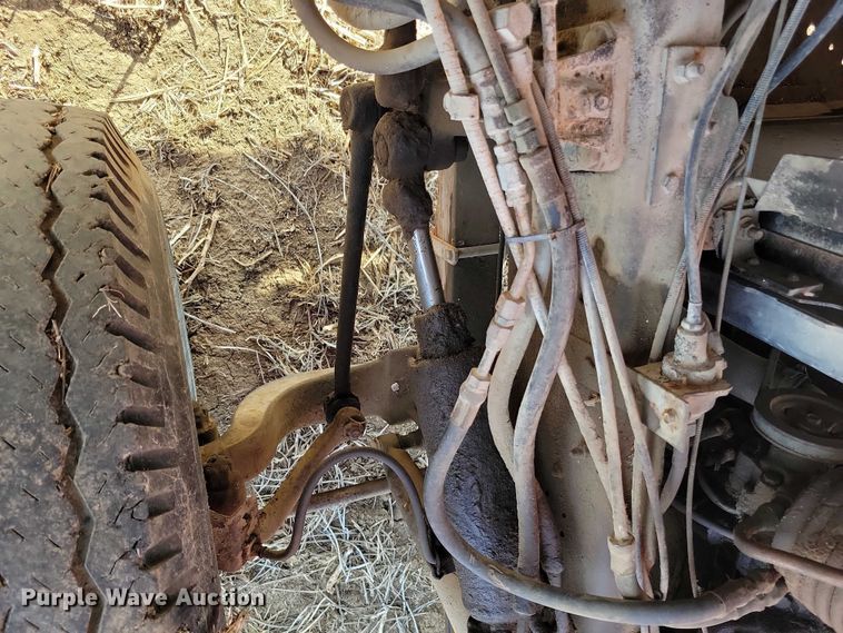 image for item EA2809 1975 Ford 750 grain truck