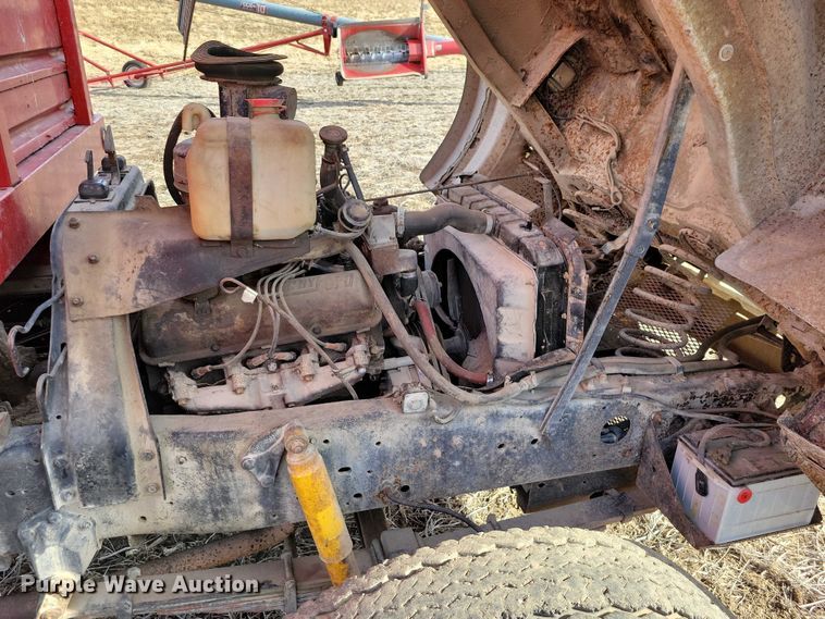 image for item EA2809 1975 Ford 750 grain truck