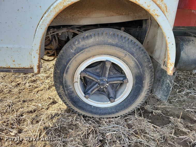 image for item EA2809 1975 Ford 750 grain truck