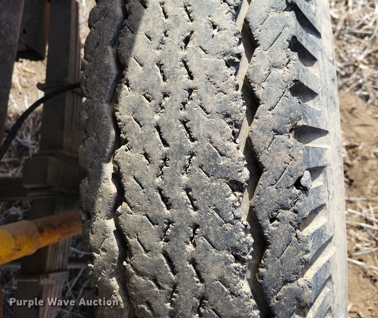 image for item EA2809 1975 Ford 750 grain truck