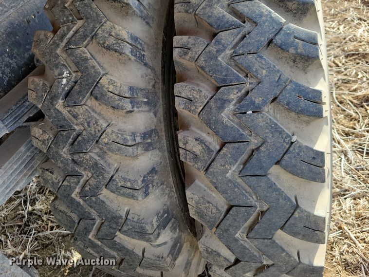 image for item EA2809 1975 Ford 750 grain truck