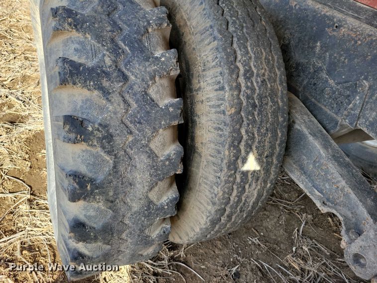 image for item EA2809 1975 Ford 750 grain truck