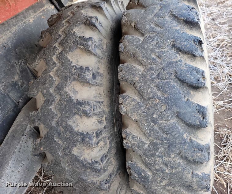 image for item EA2809 1975 Ford 750 grain truck