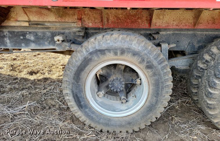 image for item EA2809 1975 Ford 750 grain truck