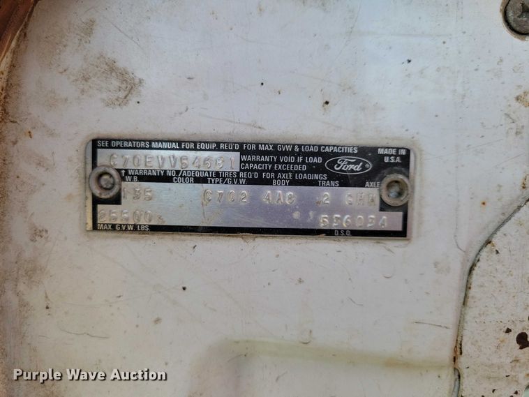 image for item EA2809 1975 Ford 750 grain truck