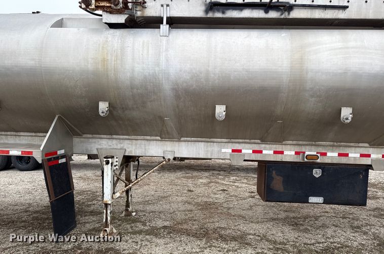 image for item EN0181 2006 Pacer AT45L feed delivery trailer