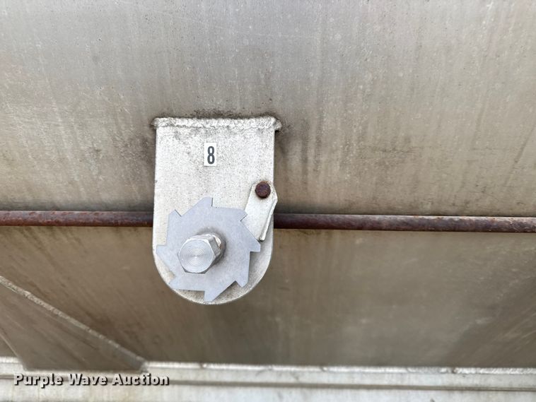 image for item EN0181 2006 Pacer AT45L feed delivery trailer