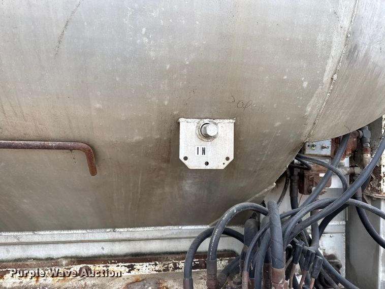 image for item EN0181 2006 Pacer AT45L feed delivery trailer