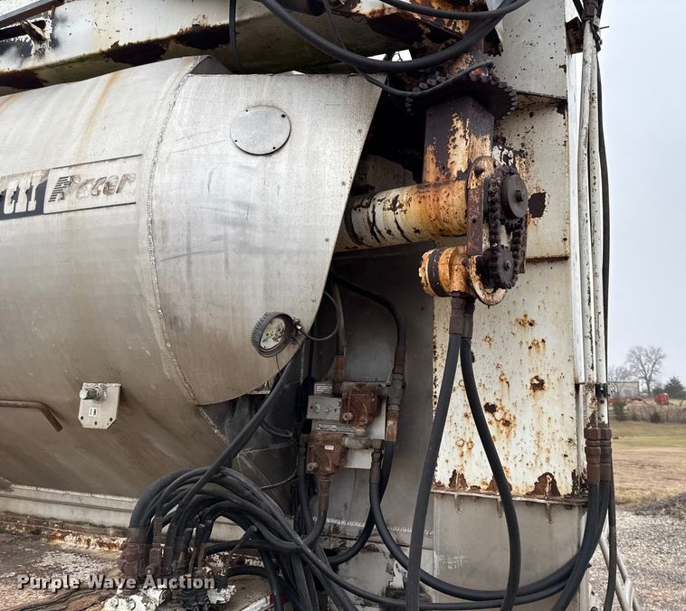 image for item EN0181 2006 Pacer AT45L feed delivery trailer