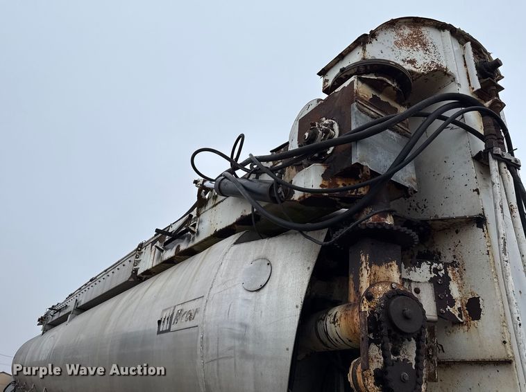 image for item EN0181 2006 Pacer AT45L feed delivery trailer