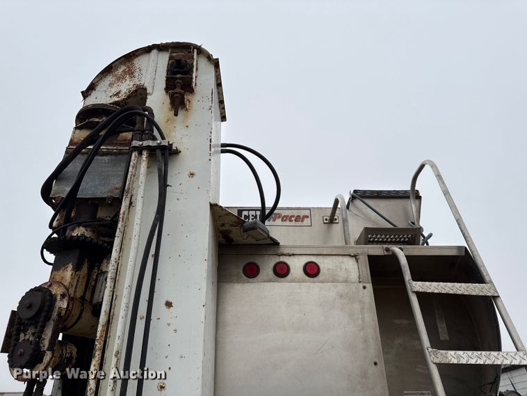 image for item EN0181 2006 Pacer AT45L feed delivery trailer