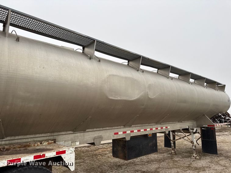 image for item EN0181 2006 Pacer AT45L feed delivery trailer