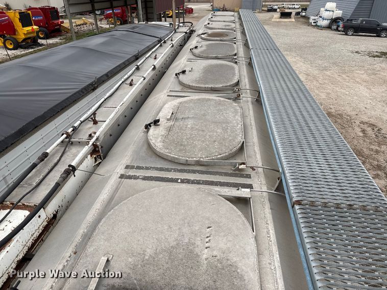 image for item EN0181 2006 Pacer AT45L feed delivery trailer