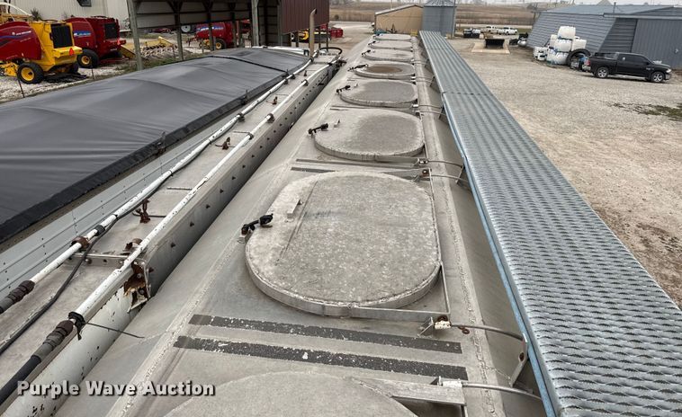 image for item EN0181 2006 Pacer AT45L feed delivery trailer